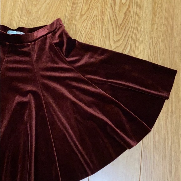 Burgundy velvet skater skirt - Picture 2 of 4